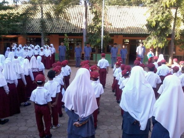 Mengintip Upacara Bendera Hari Senin