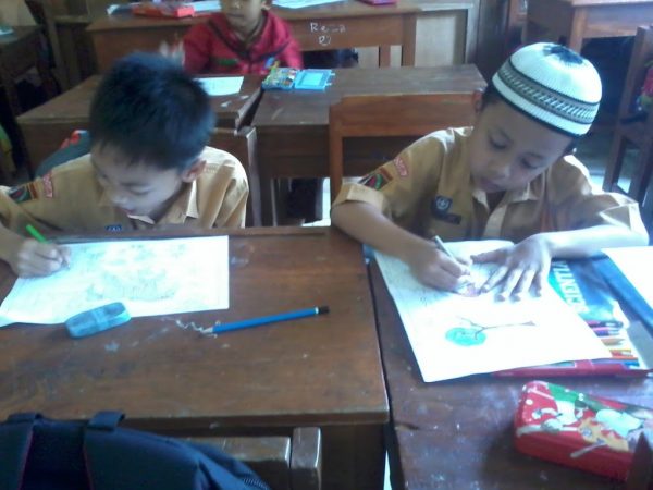 BERSAING CURAHKAN INSPIRASI